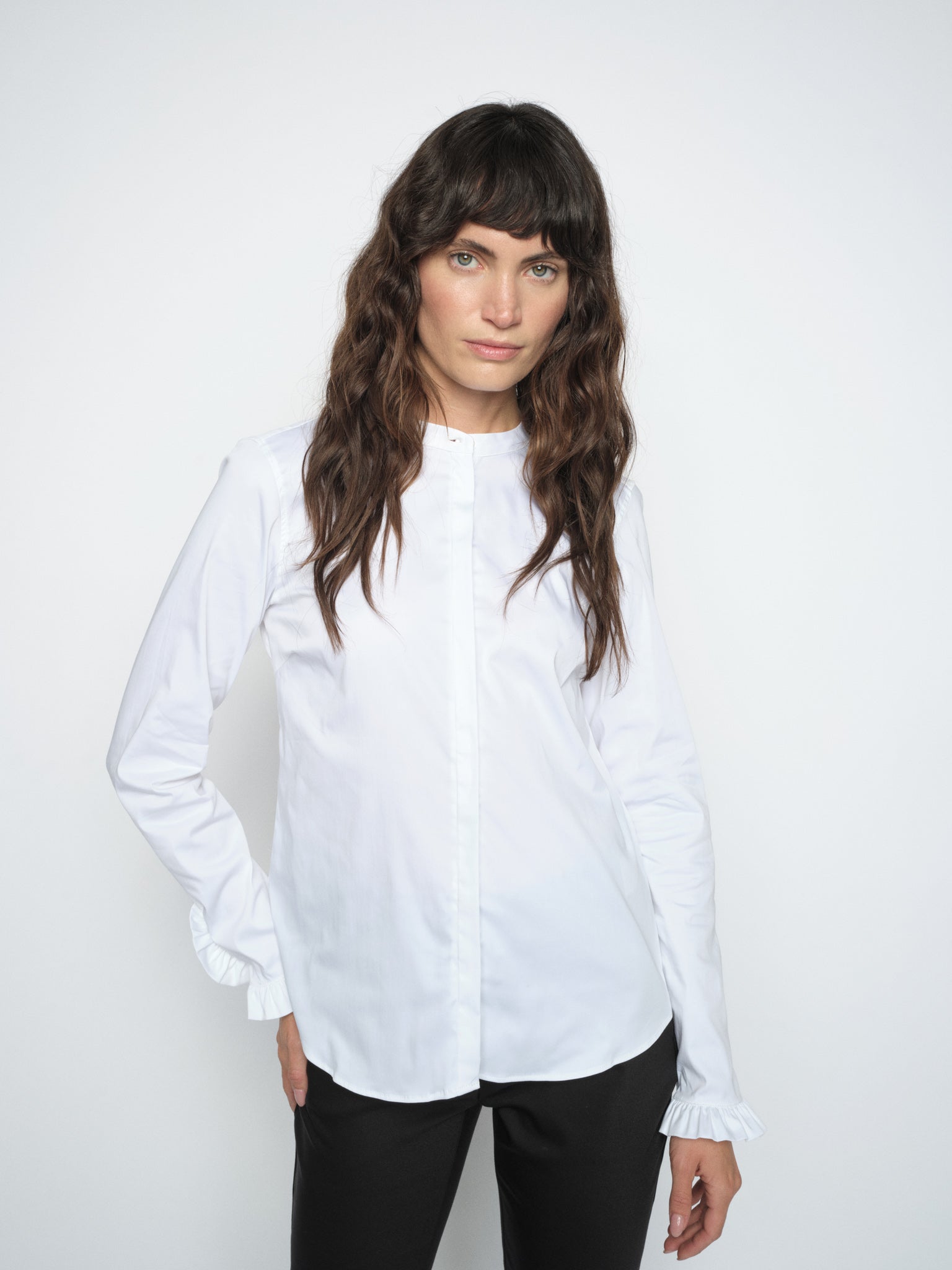 Modelshot / White / Detail